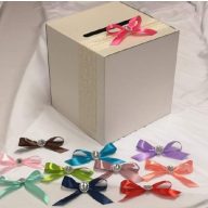   Nászajándék gyűjtő doboz krém, csipkével és masnival (24x24x24 cm)