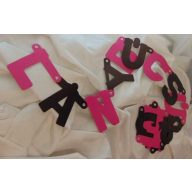 Lánybúcsú folyamatban betűfüzér