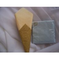 Világoskék dombornyomott szalvéta 33x33 (15 db)